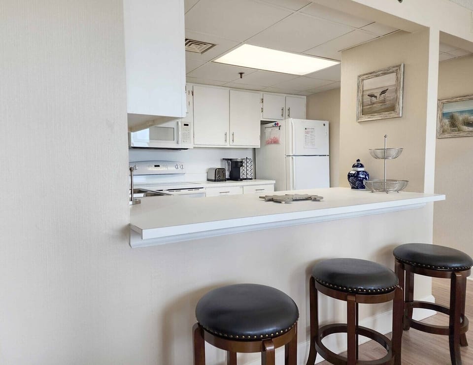 Breakfast Bar & Kitchen