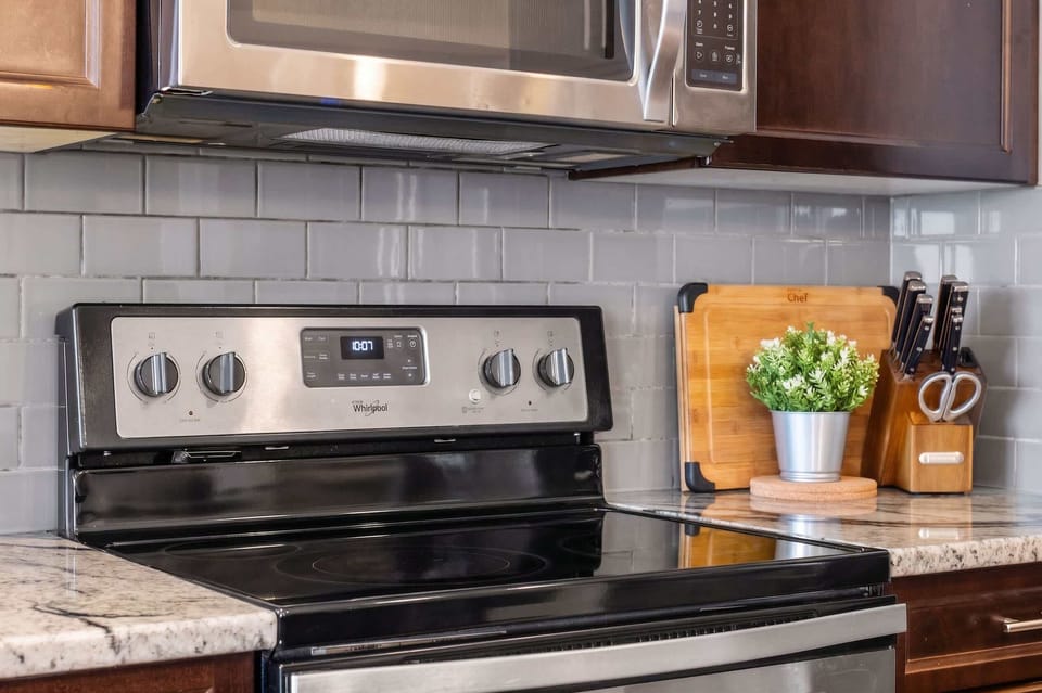 Electric range and over-range microwave - everything you need to cook properly.