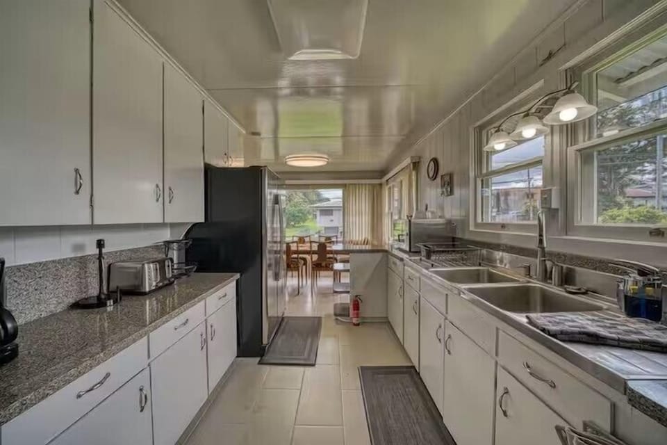 Full kitchen for cooking and baking