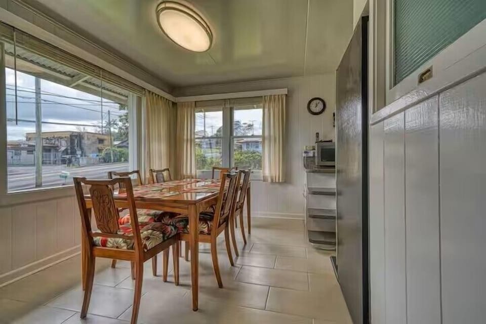 Dining seats for six