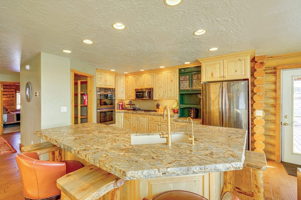House (5 Bedrooms) | Interior