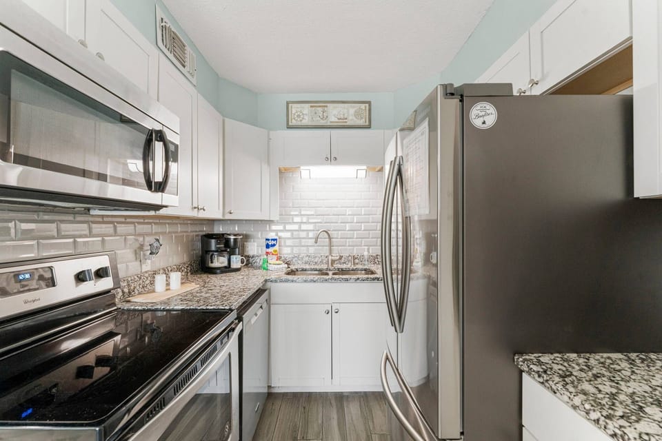 Full kitchen