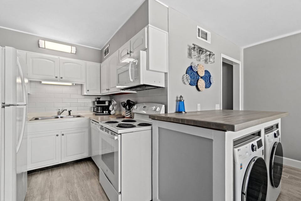 Full kitchen