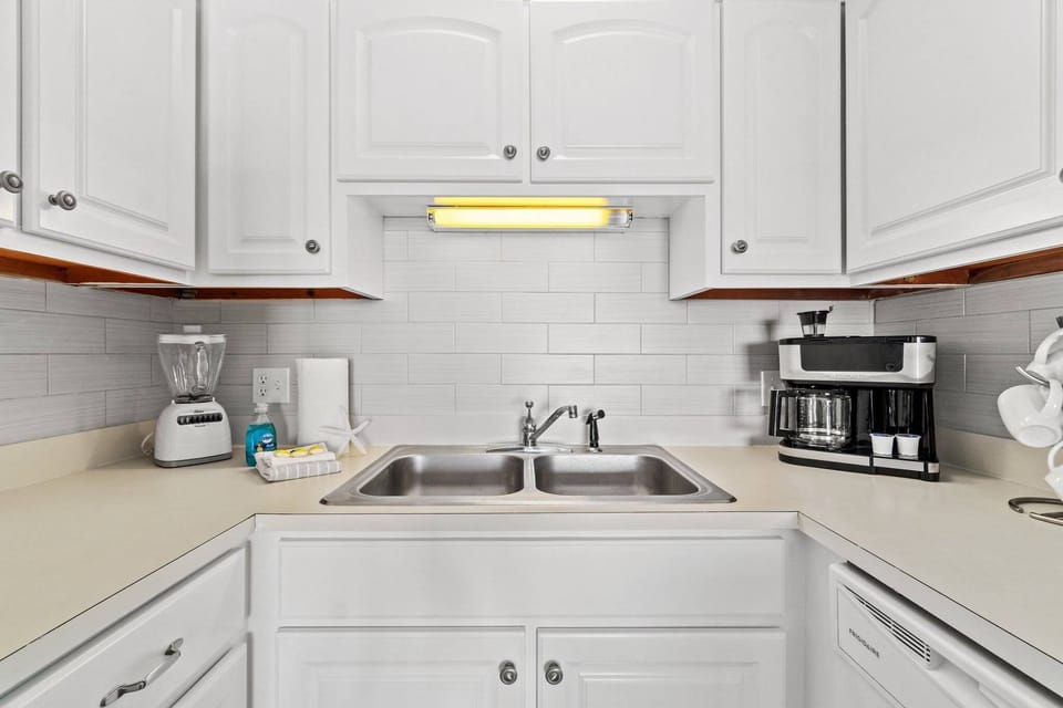 Full kitchen