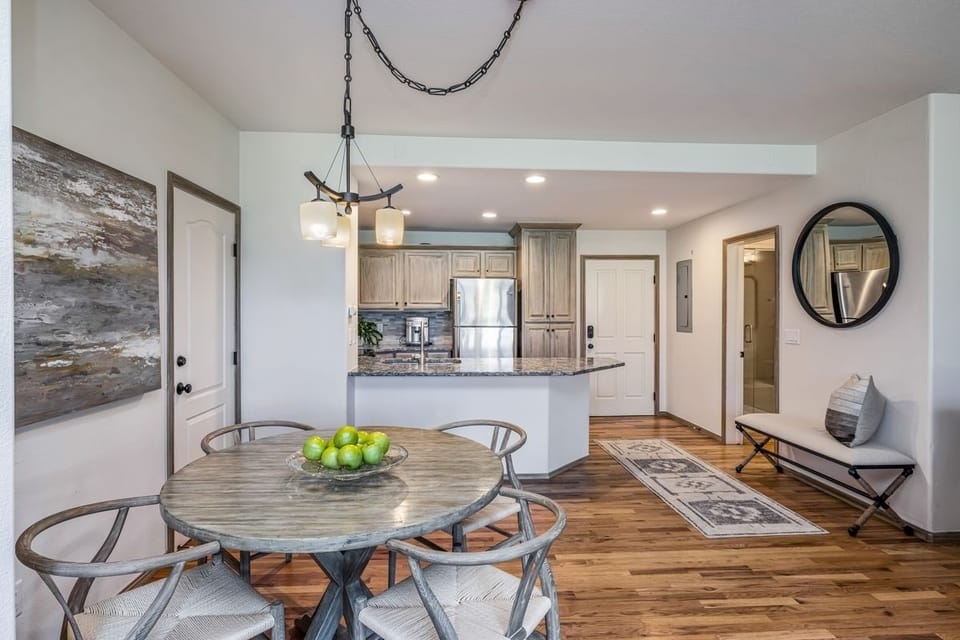 Studio | Dining