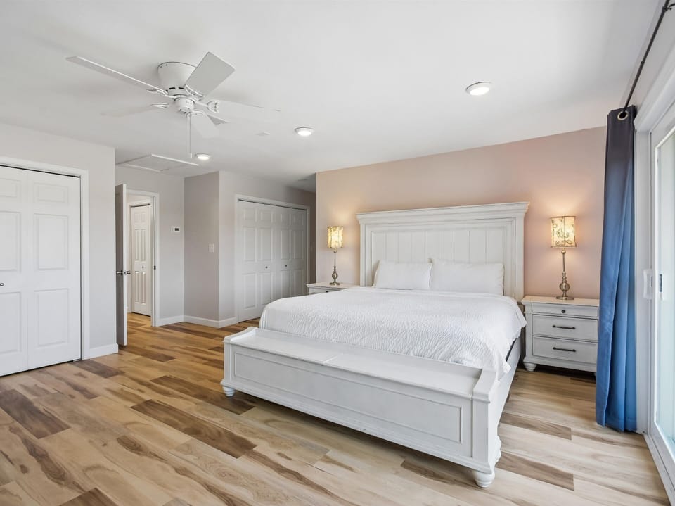 Primary Bedroom - King Bed - Third Floor