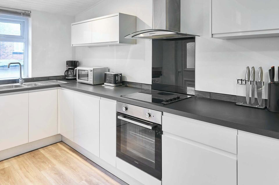 Thurstane Street, Bolton - Host & Stay