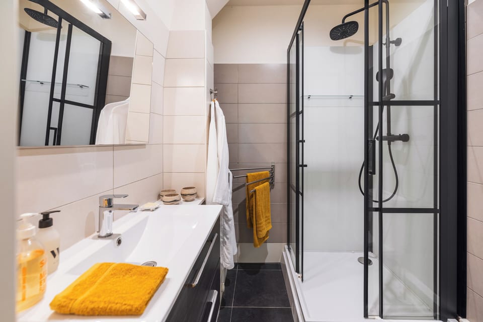Comfort House, Pool View | Bathroom | Shower, hair dryer, bathrobes, slippers