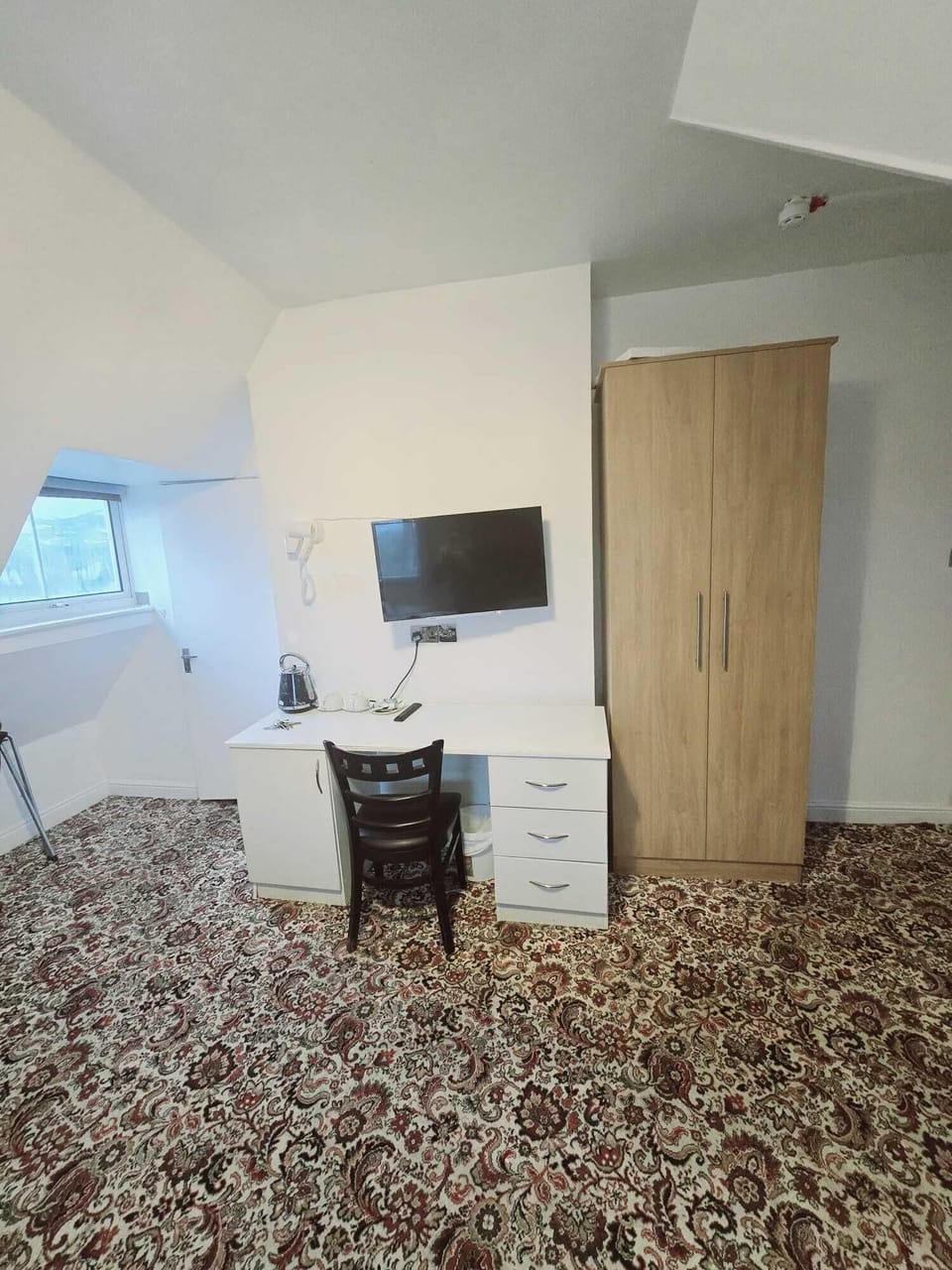 Family Room, Multiple Beds | Desk, laptop workspace, free WiFi, bed sheets