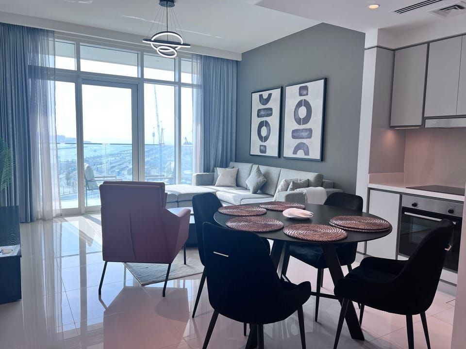 Luxury Apartment, Beach View | In-room dining