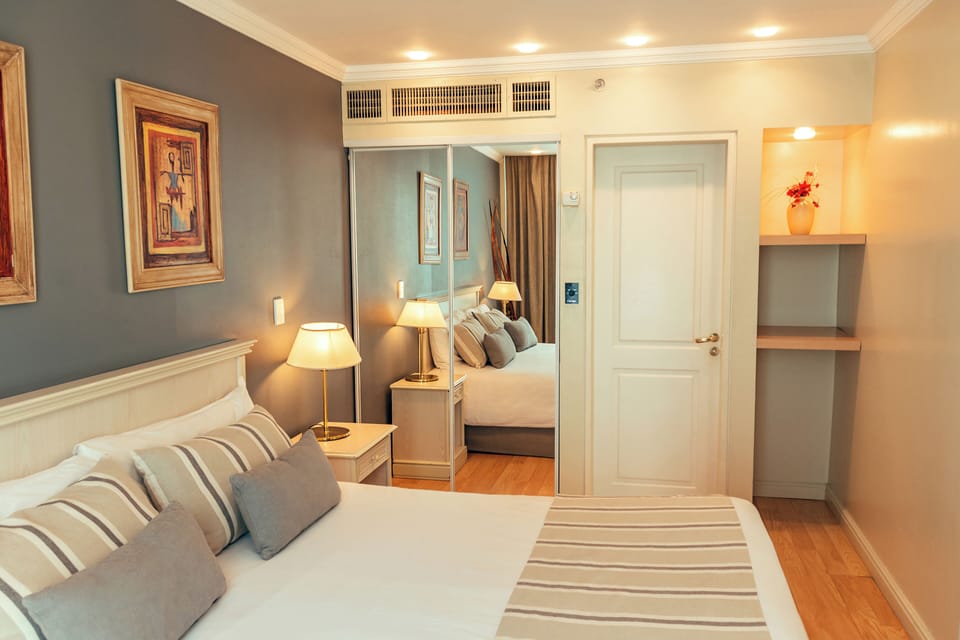 Junior Room | Hypo-allergenic bedding, minibar, in-room safe, desk