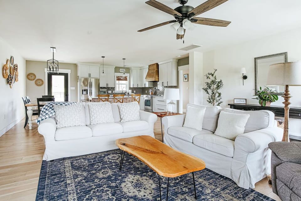 Living Room / Lounge