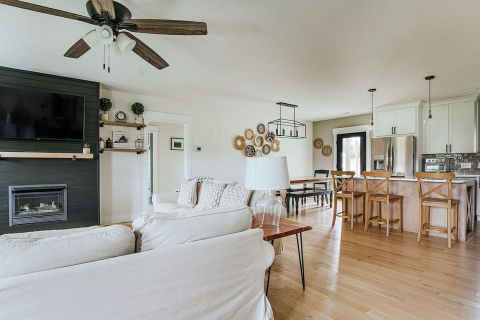 Living Room / Lounge