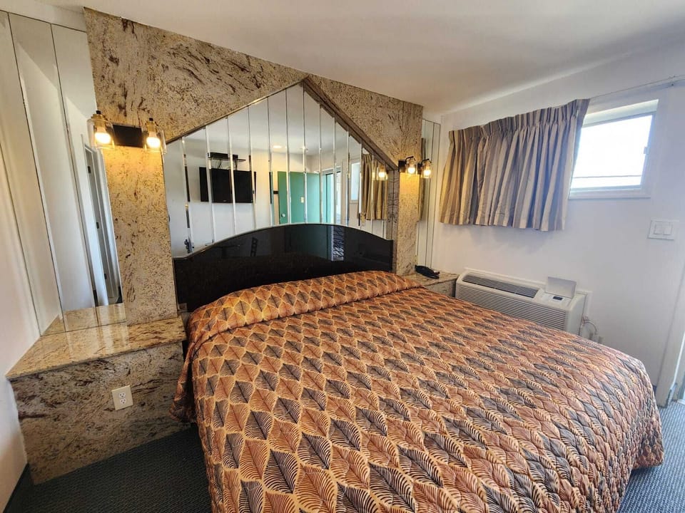 Standard Single Room, 1 King Bed | Bed sheets