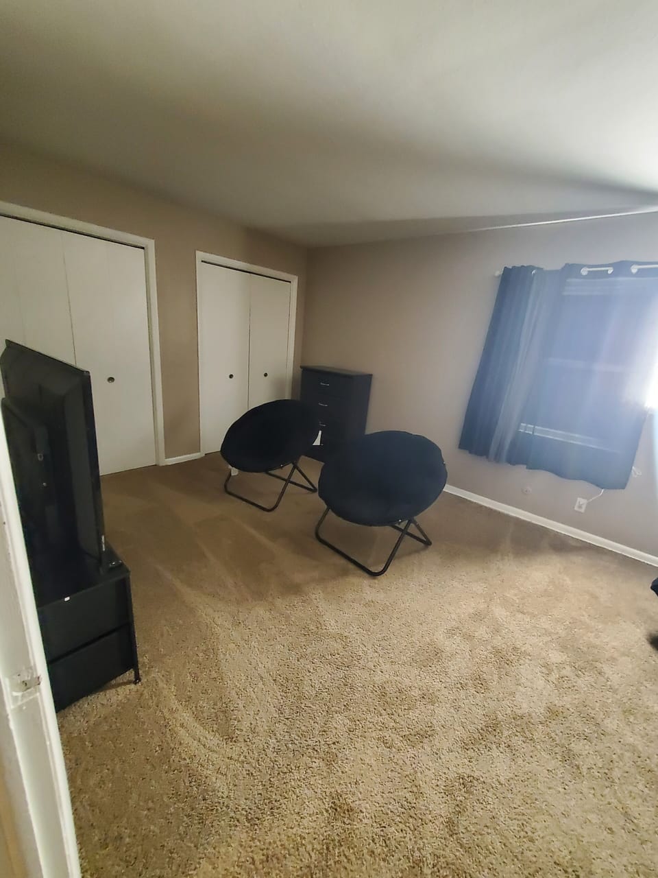 Main Bed Rm