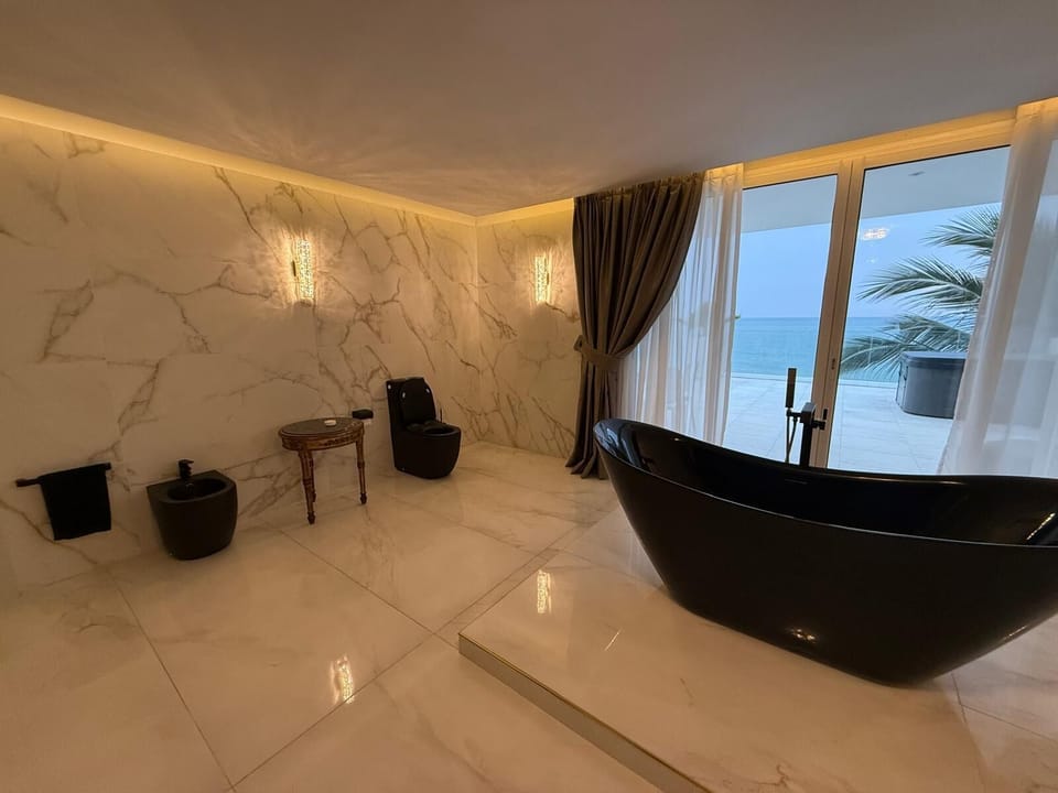 Exclusive Studio Suite, Non Smoking, Ocean View | Bathroom | Shower, hair dryer, bathrobes, bidet
