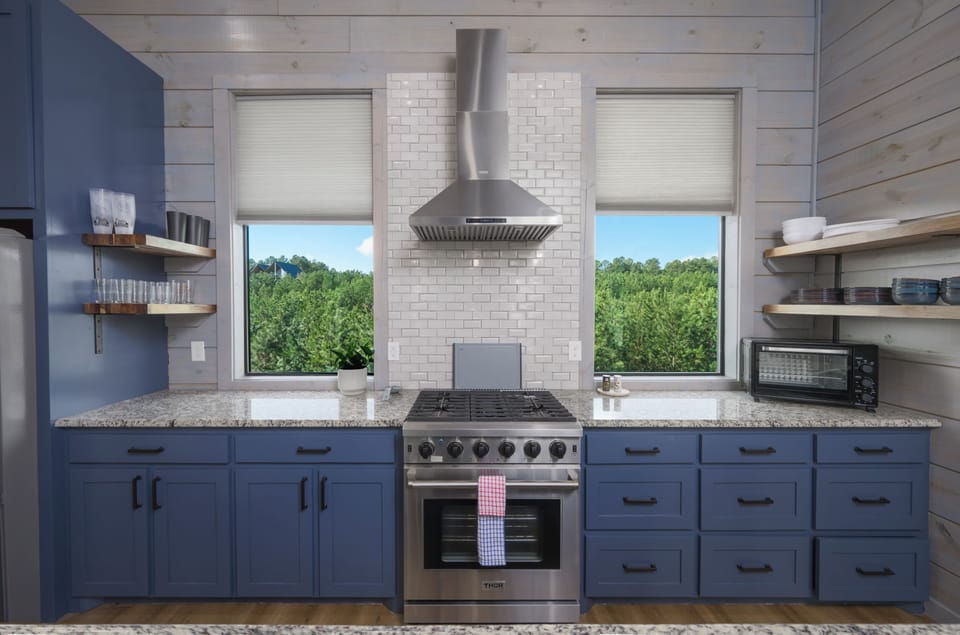 Our upscale oven and cooktop are perfect for the chef in your group. We also love the views of the treetops while making breakfast. 
