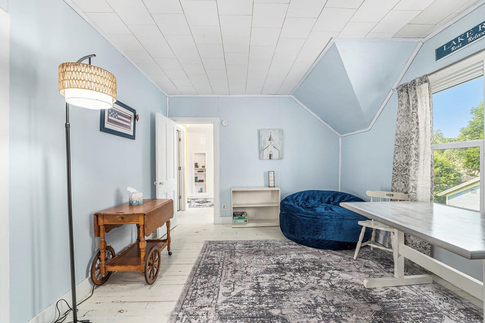 Upstairs common area.  Great space to put your blow up mattress.