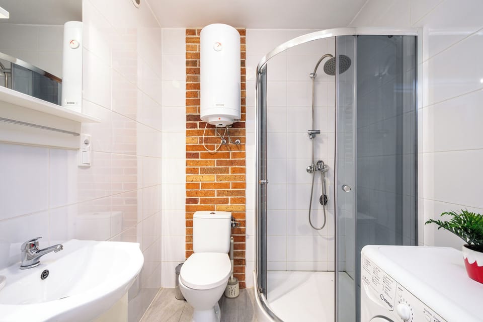 Studio | Bathroom
