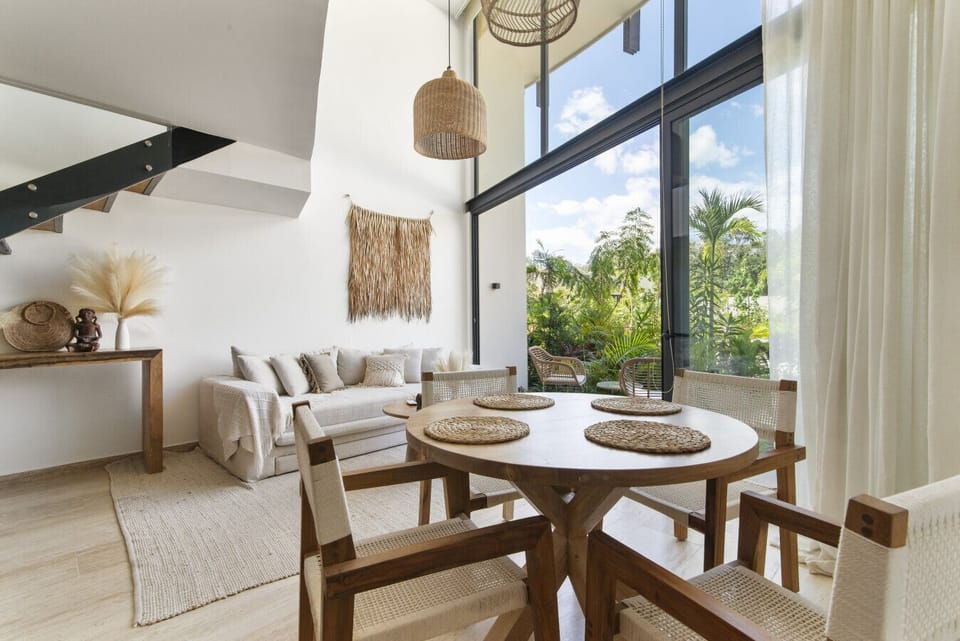 Living Dinning Space with Garden/Pool View