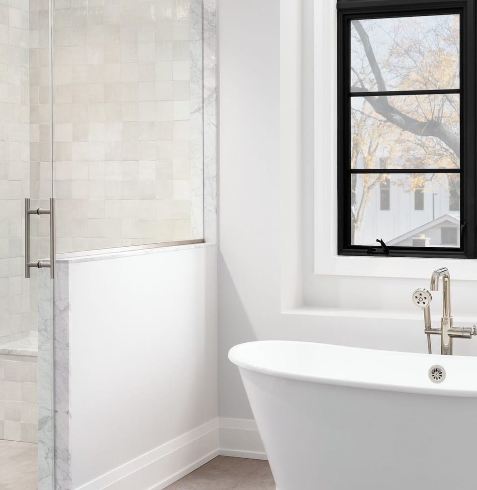 Signature Room, 1 King Bed, Ensuite | Bathroom | Hair dryer, bathrobes, slippers, heated floors