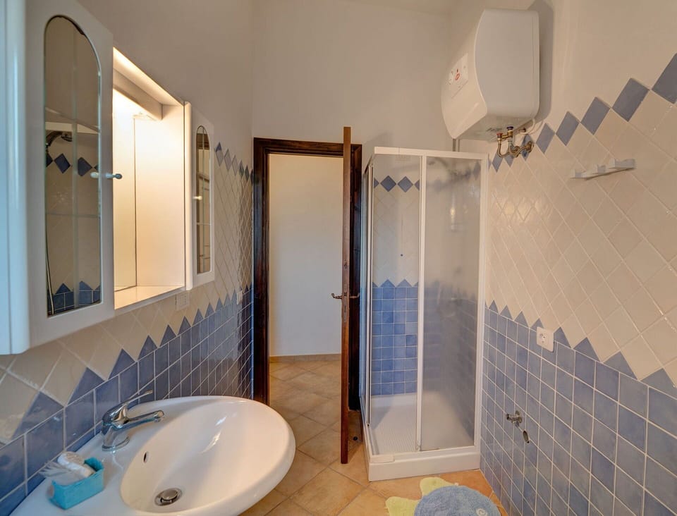 Autumn, Bathroom, Spring, Summer