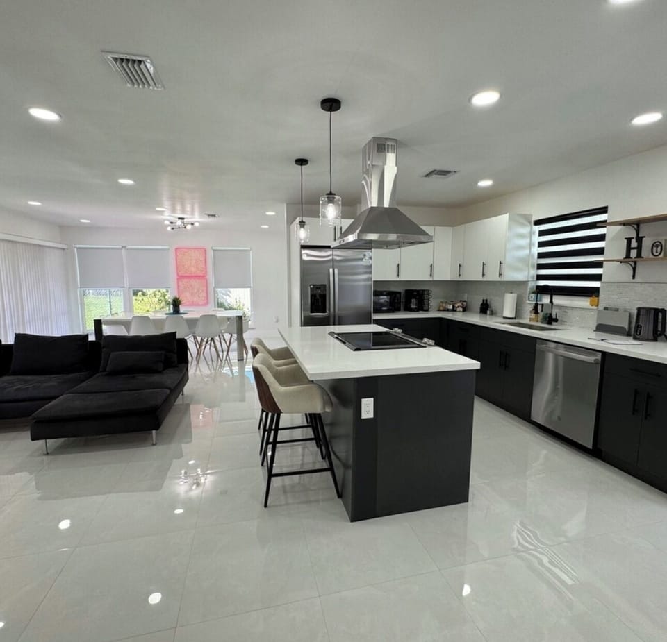 A single space between the kitchen and the living room, ideal for sharing with the whole family