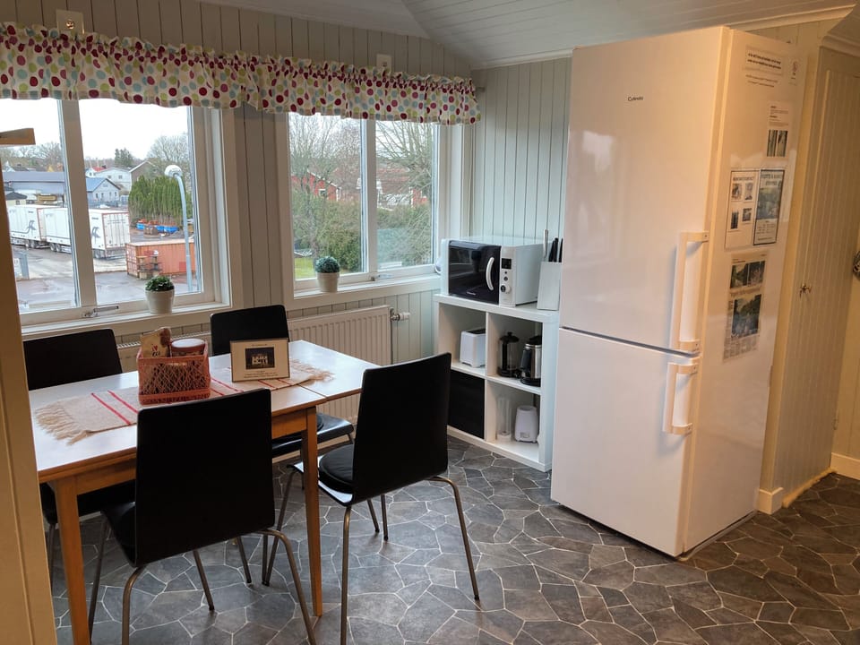 Apartment, City View | Private kitchen | Full-size fridge, microwave, oven, stovetop
