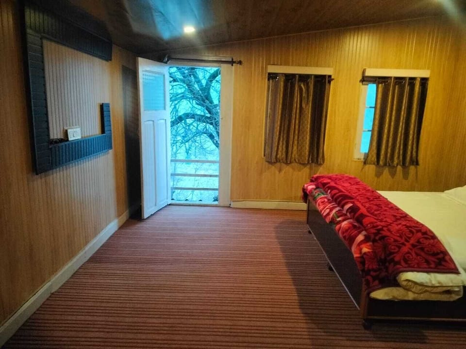 Royal Suite, 2 Bedrooms, Private Bathroom, Mountain View | Blackout drapes