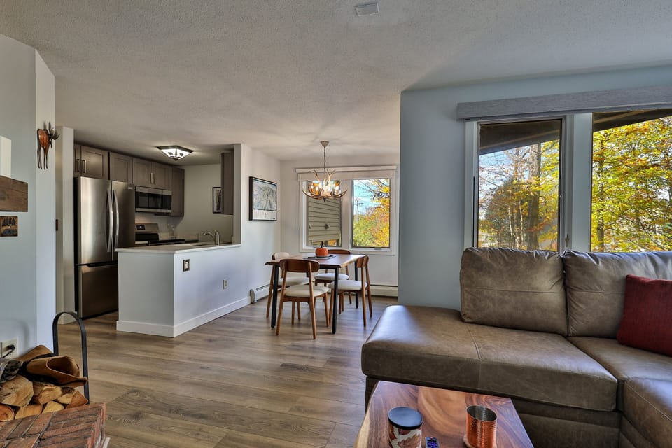 Condo, 1 Bedroom | Living area