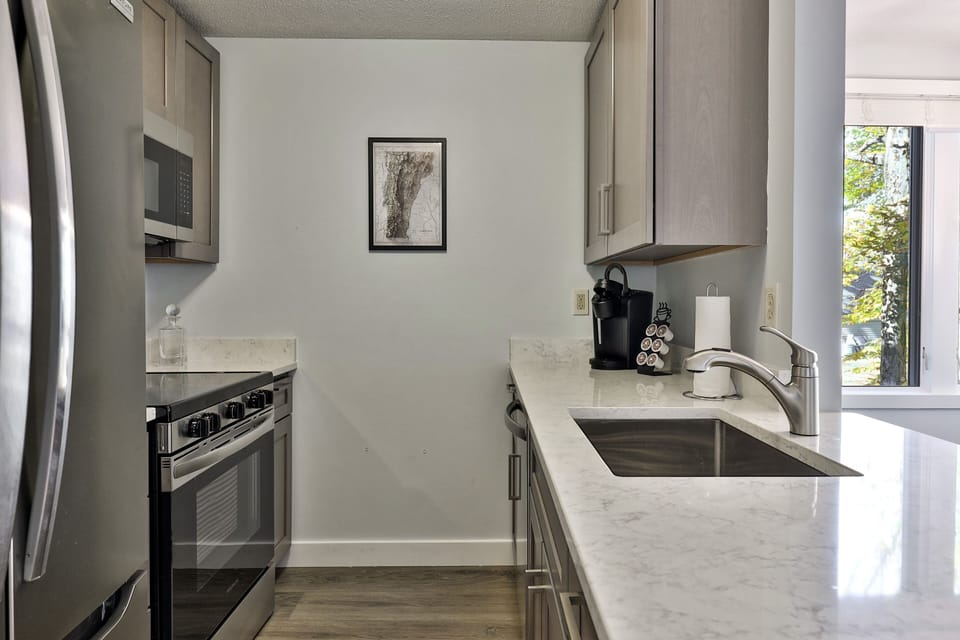 Condo, 1 Bedroom | Private kitchen | Fridge, oven, coffee/tea maker, toaster