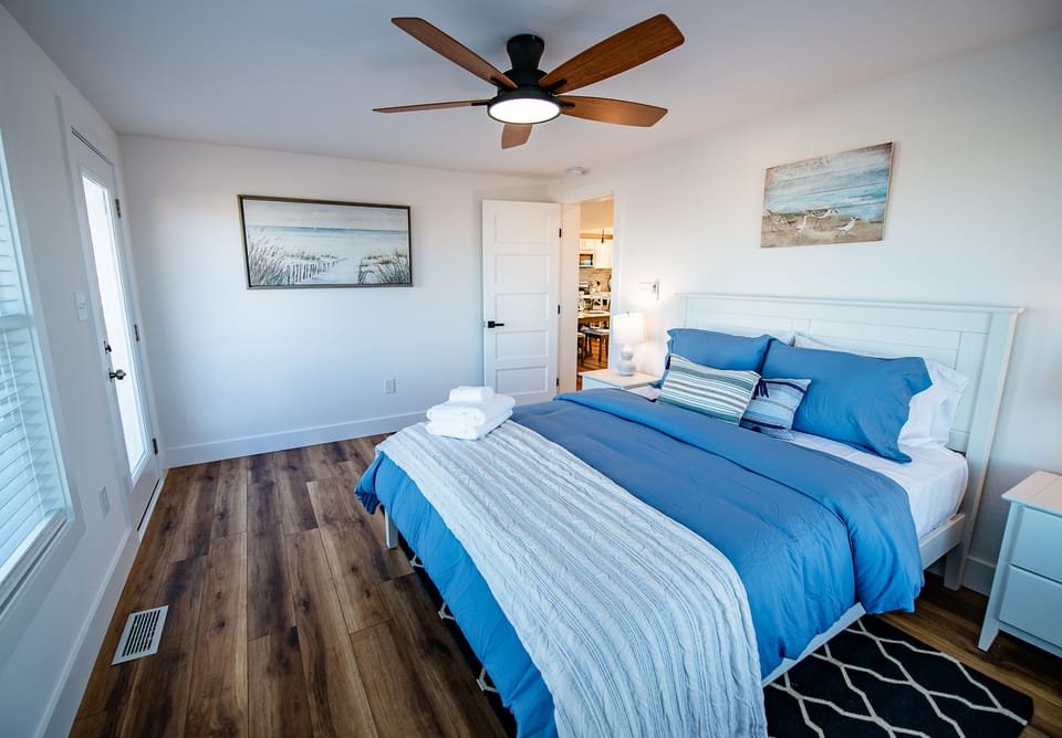 Top floor queen bedroom 