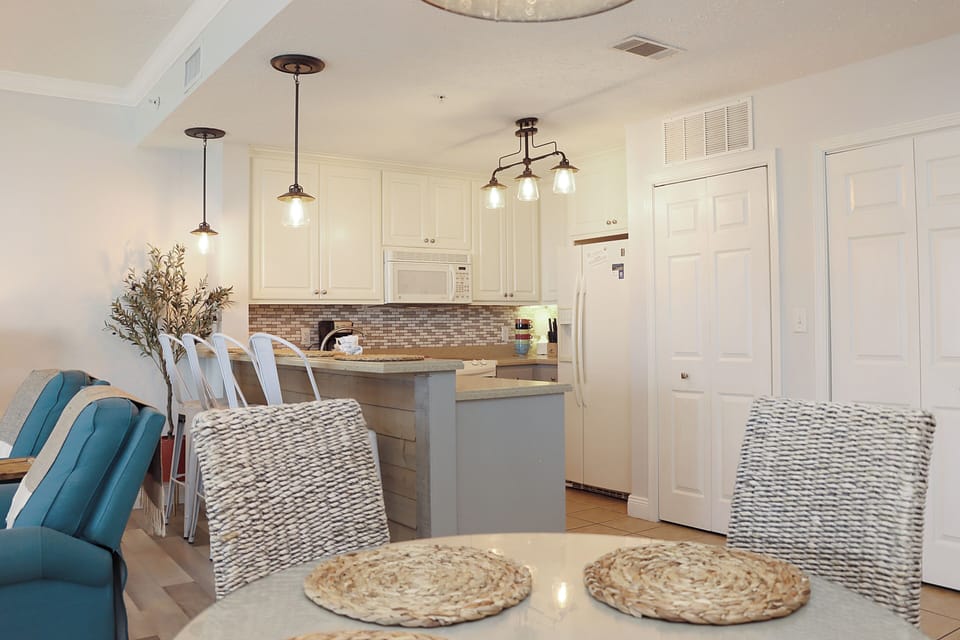 Dining Area and Kitchen (1)