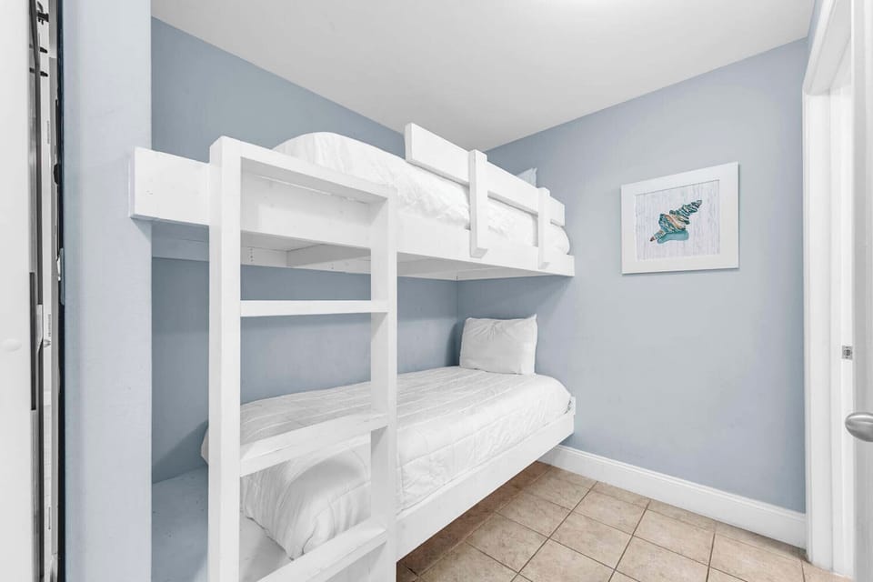 Bunk bedroom