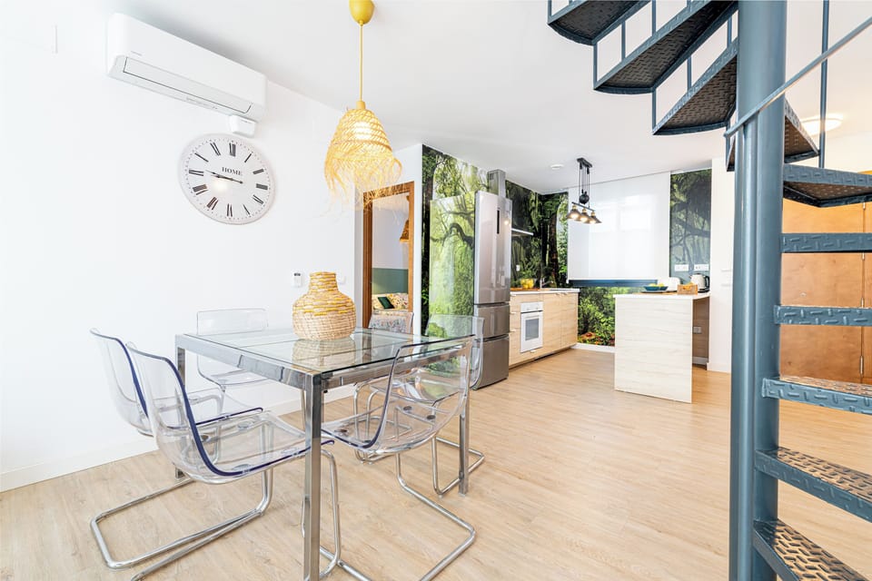 Classic Apartment, City View | Living area