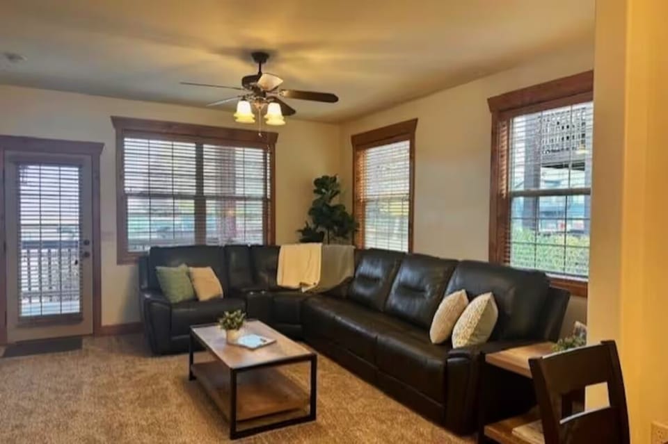 Welcome to the beautiful Jackson Condo! 3 BR, 2 bath easily sleeps 6 guests. 