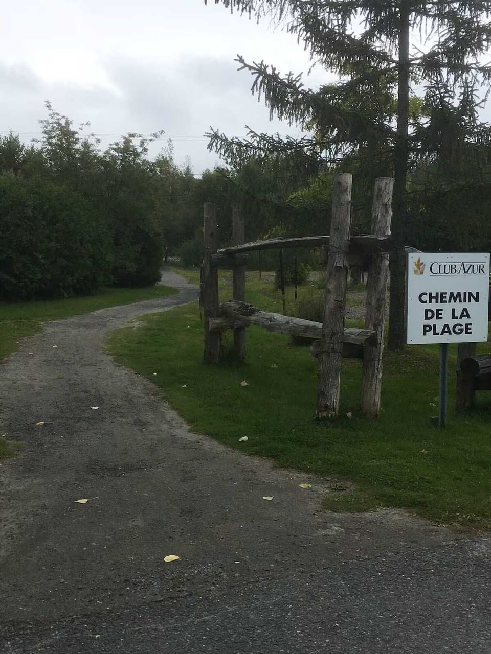 private access to beach (3 min walk)