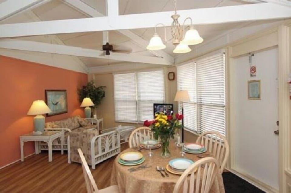 Deluxe Villa | In-room dining