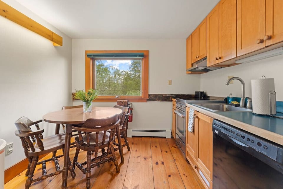 Full kitchen on the 2nd Floor
