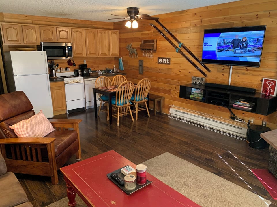 Full Kitchen and Dining Table