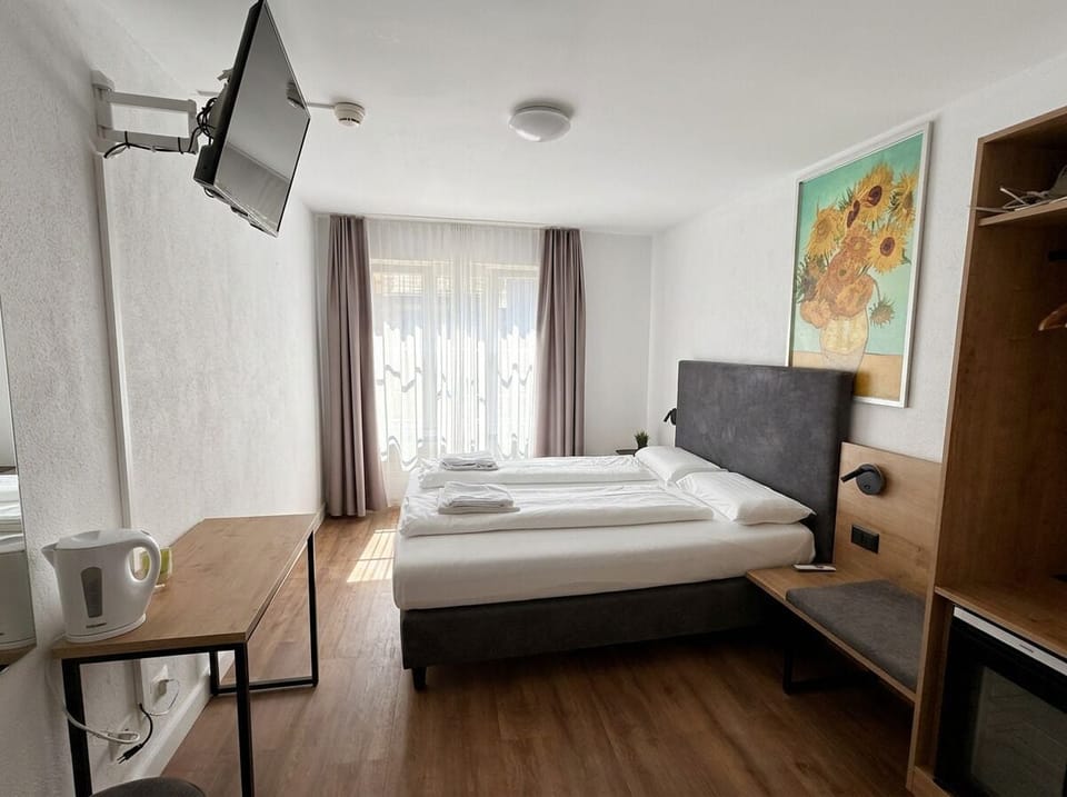 Classic Double Room | Desk, laptop workspace, blackout drapes, iron/ironing board