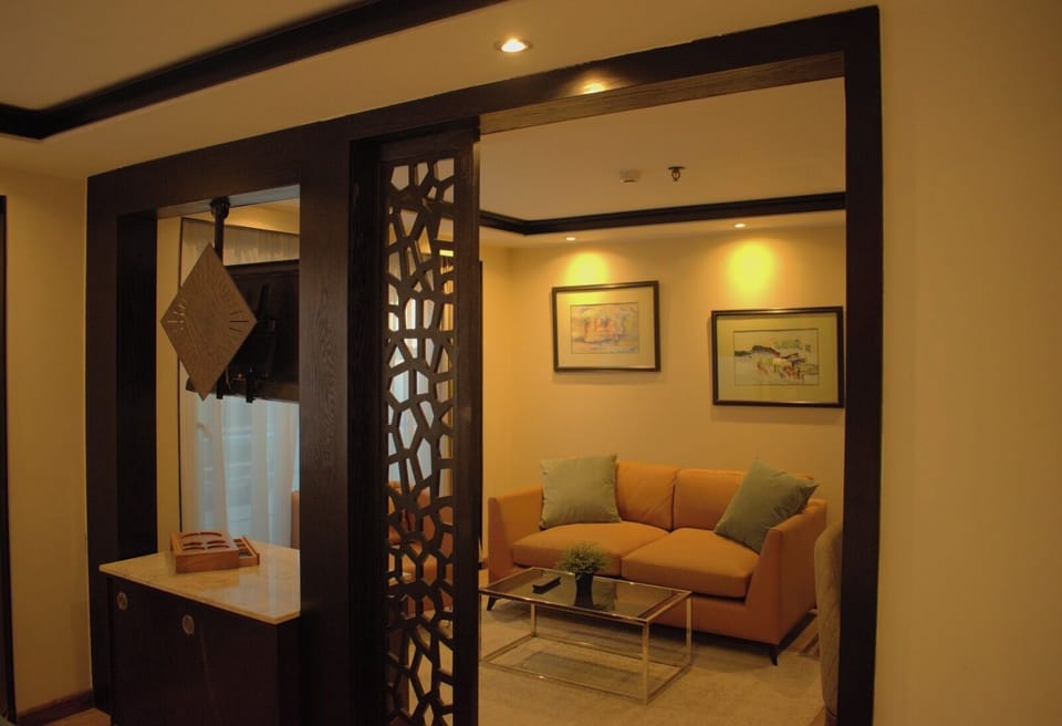 Junior Suite, River View | Living area