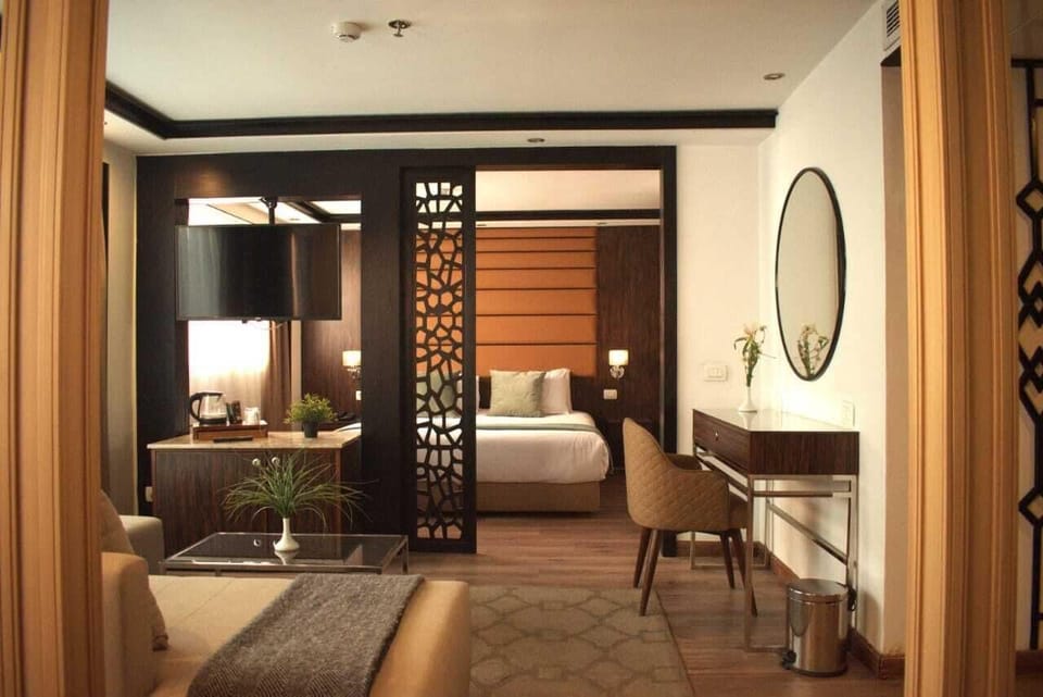 Junior Suite, River View | Living area