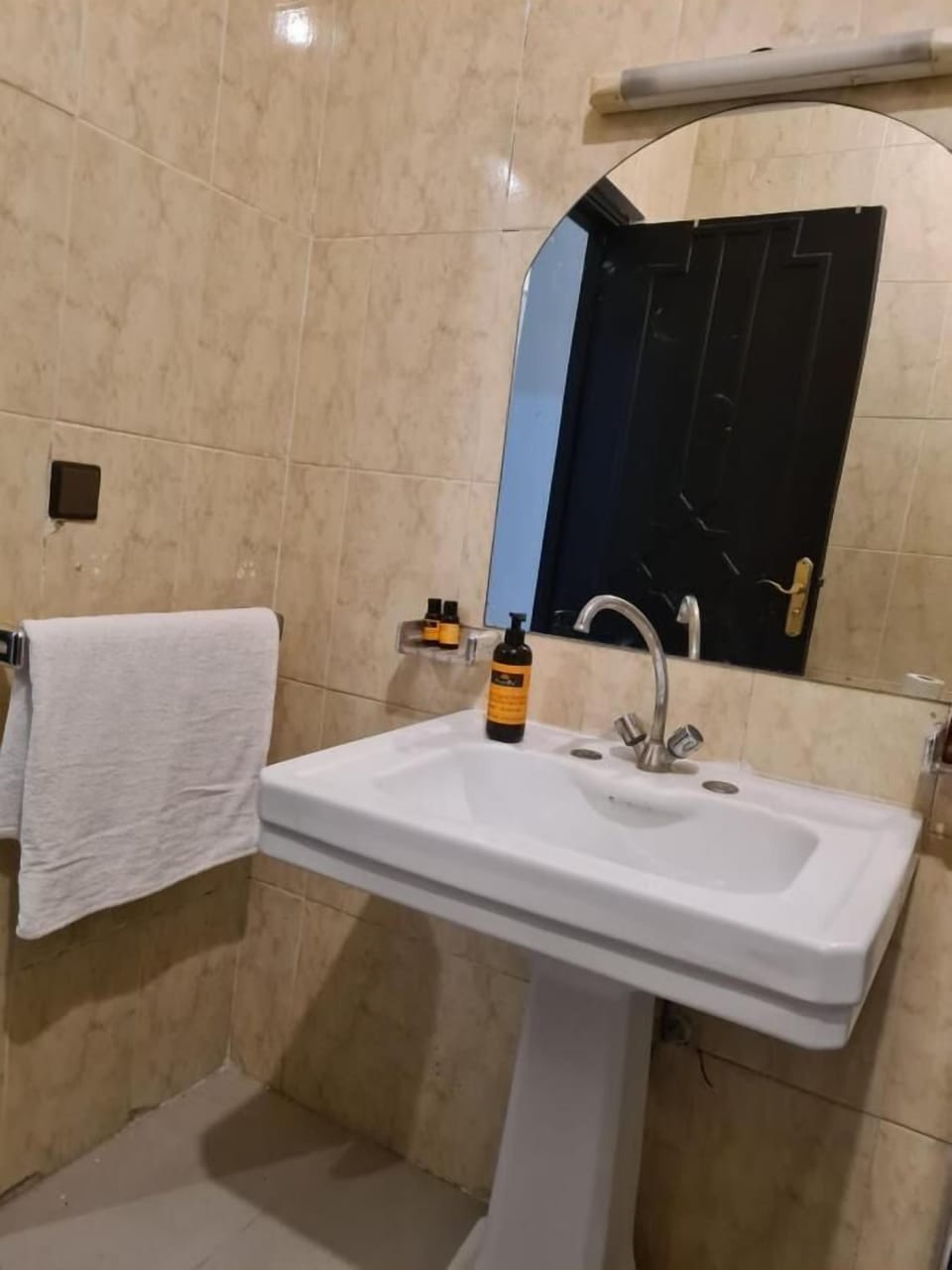 Towels, soap, shampoo, toilet paper