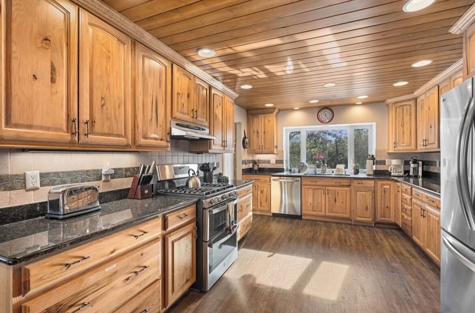 Fully stocked kitchen