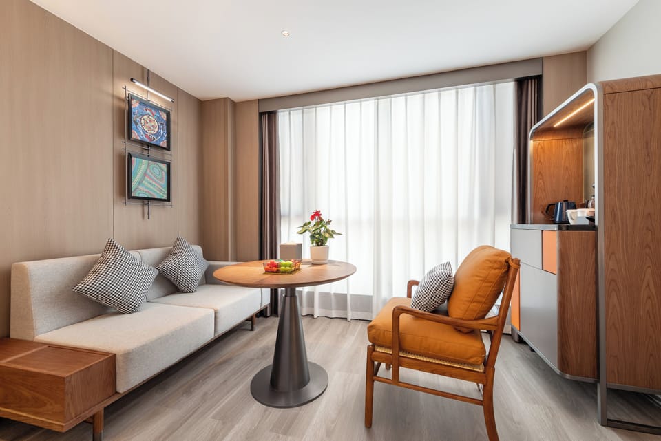 Premium bedding, down comforters, free minibar, laptop workspace