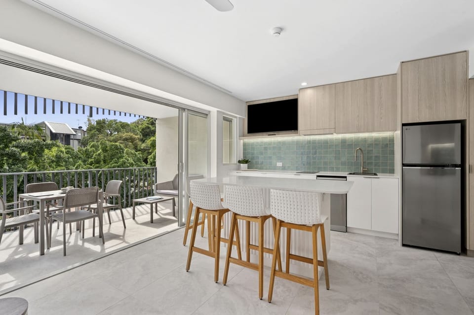 Belle Rue 205 - Renovated Two Bedroom Apartment | Private kitchen | Full-size fridge, microwave, stovetop, dishwasher