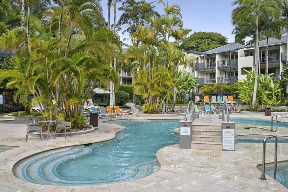 Outdoor pool, pool umbrellas, sun loungers