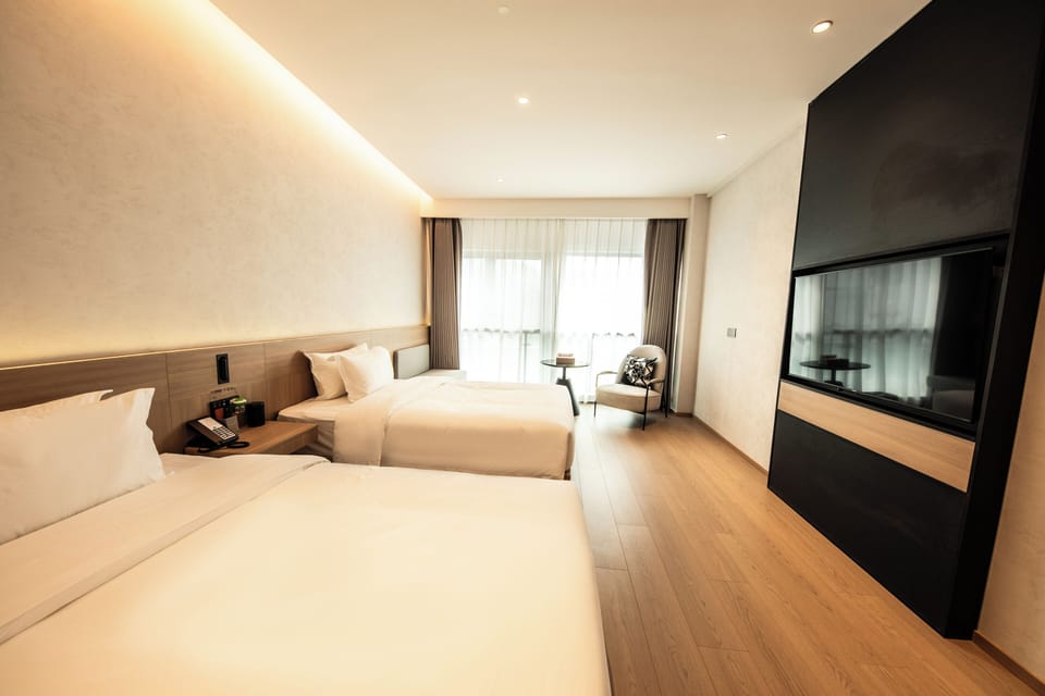 Comfort Twin Room | Laptop workspace, free WiFi