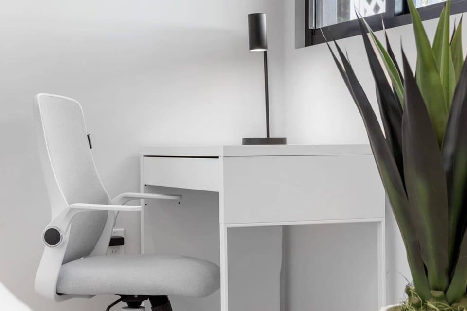 House | Desk, Internet